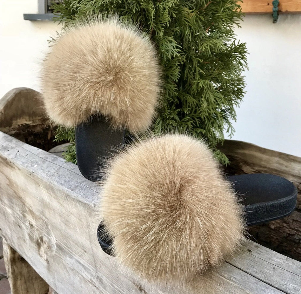 Pom pom hot sale fur slides